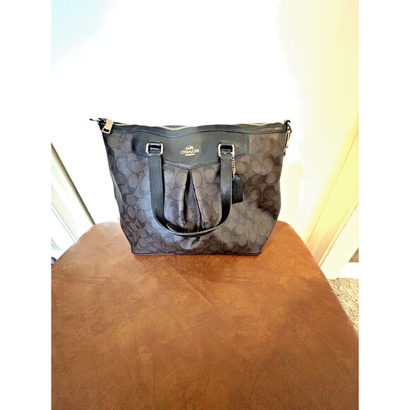 COACH SIGNATURE PLEATED TOTE BAG W/TAG Peyton